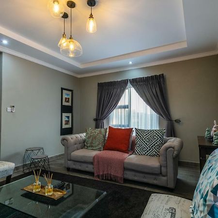 Gemstone Suites Jwaneng Экстерьер фото