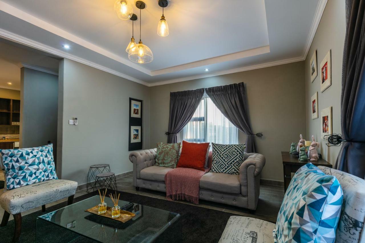 Gemstone Suites Jwaneng Экстерьер фото